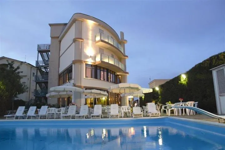国会大厦酒店 San Mauro Mare
